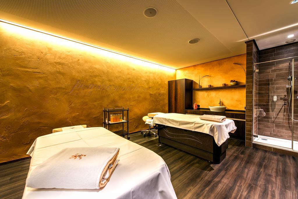 Small Luxury Hotel Wellnesshotel Golfpanorama Lipperswil Buitenkant foto